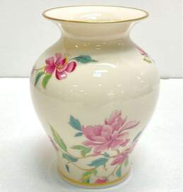 Lenox The Barrington Collection Victorian Rose 5..5 in Tall Porcelain Vase