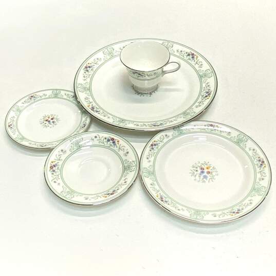 Wedgwood Bone China Made in England Agincourt 5 Piece Fine China Tableware image number 1