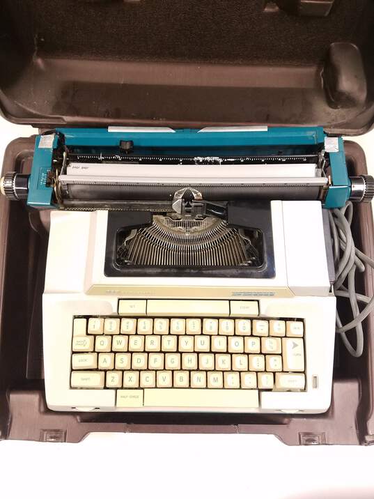 Smith Corona Coronamatic 2200 Electric Typewriter w/ Case image number 2