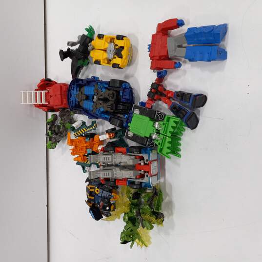 Bundle of Assorted Transformer Toys image number 2