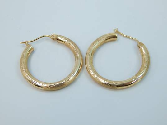 14K Yellow Gold Brushed & Etched Hoop Earrings 1.8g image number 5