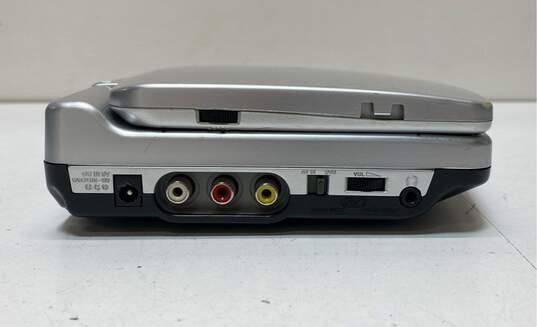 Durabrand Dual-7B Portable DVD Player image number 3