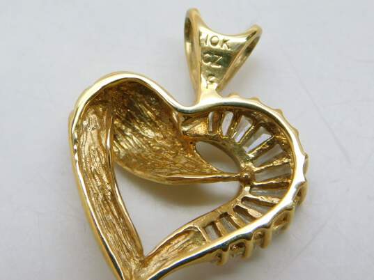 10K Yellow Gold Baguette Cut Cubic Zirconia Heart Pendant 3.3g image number 4