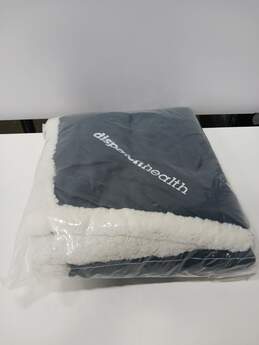 GRAY & WHITE DISPATCH HEALTH BLANKET