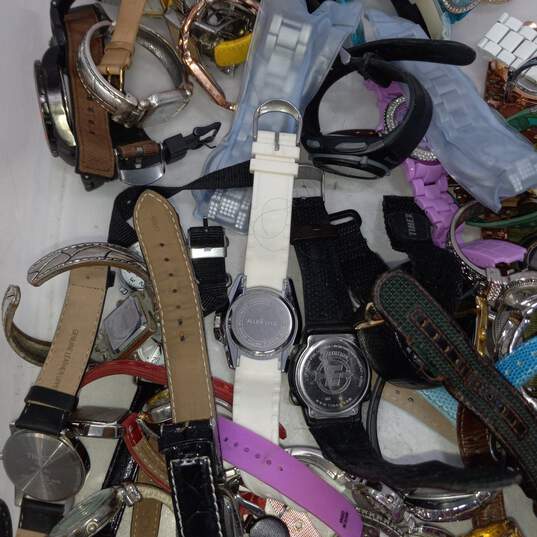 6.8lb Bundle of Mixed Variety Watches image number 3
