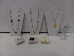 7 Piece Bundle of Assorted Gold Tone Costume Jewelry