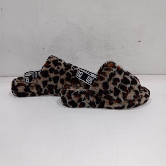 Ugg Yeah Leopard Print Slippers Size 9 image number 4