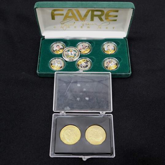 BRETT FAVRE/PACKERS Career Set Painted State Quarter w/Case $1 Coin & Medallions image number 1