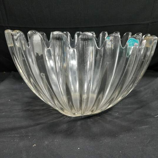 Set of 3 vintage Glass Serving Bowls image number 5