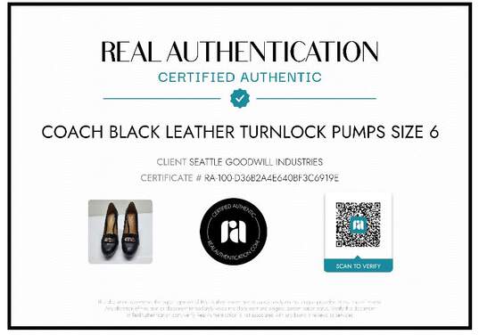 AUTHENTICATED WMNS COACH BLACK LEATHER TURNLOCK PUMPS SIZE 6 image number 2