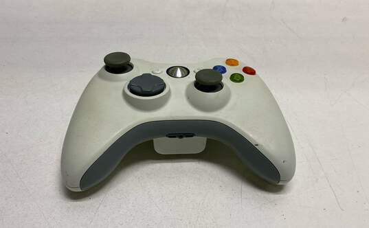 Microsoft Xbox 360 controllers - Lot of 2, white image number 4