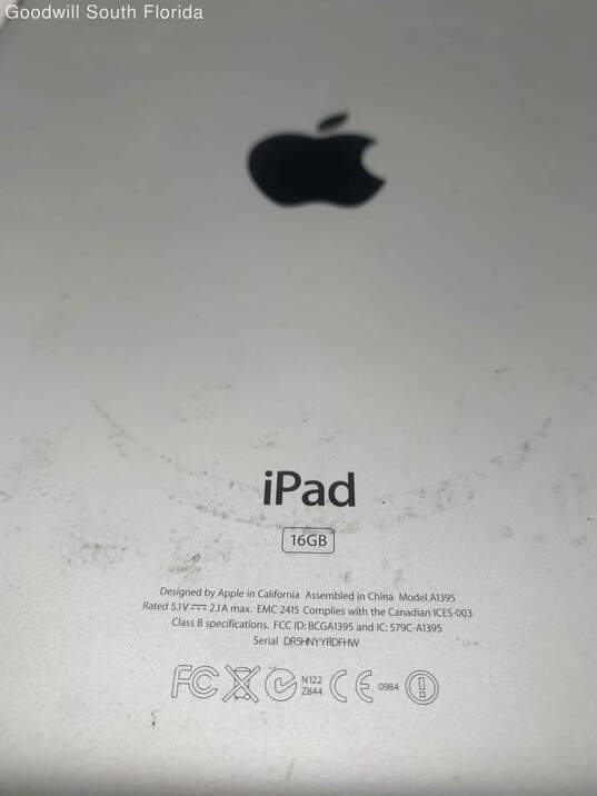 Apple Silver iPad With Cracked Screen No Power Adapter Not Tested For Parts image number 3