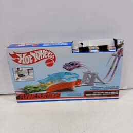 Hot Wheels Flying Customs Drop Race Jump Toy Set