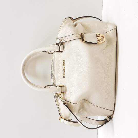 Buy the Michael Kors Cream Pebbled Leather Crossbody Shoulder Bag |  GoodwillFinds