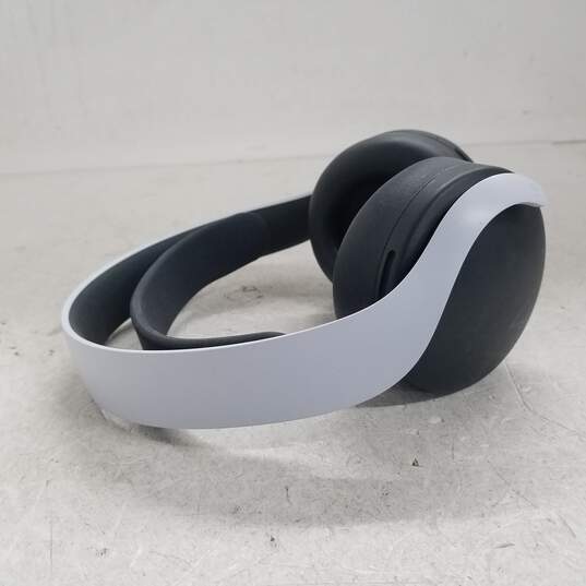 PlayStation 5 Pulse 3D Wireless Headset image number 3