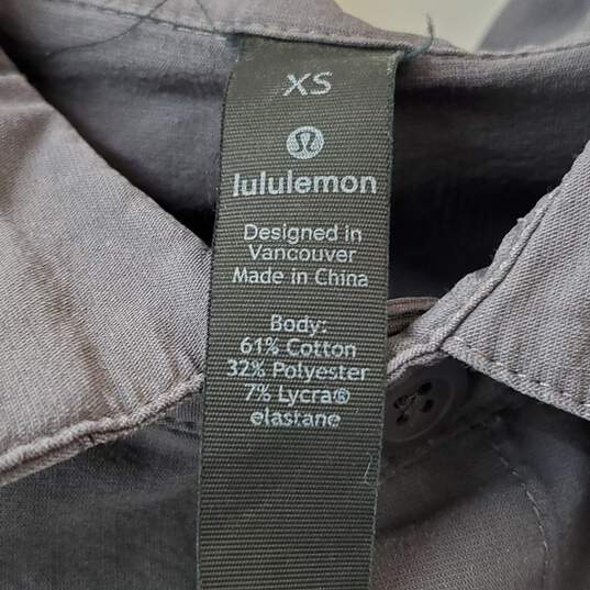 Lululemon Women's Gray Long Sleeve Buttoned Polo Shirt Lightweight Size XS image number 3