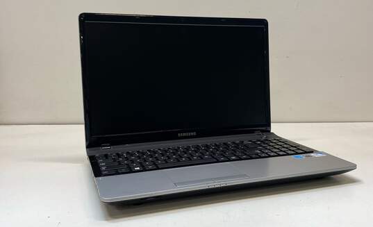 Samsung NP300E5C-A0AUS Silver 15.6" Intel Pentium (No Hard Drive) image number 2