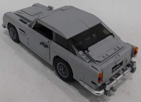 LEGO Creator James Bond 10262 James Bond Aston Martin DB5 Open Set image number 2