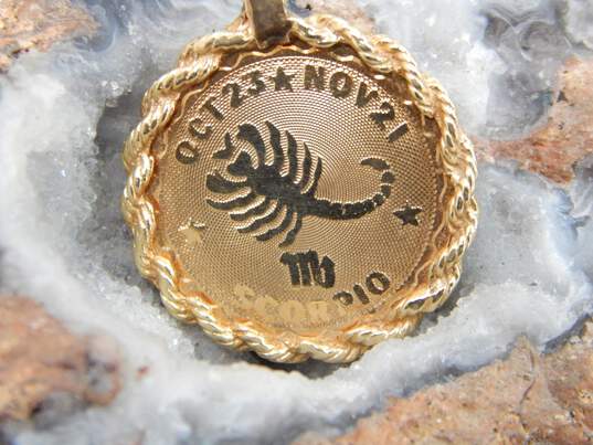 14K Yellow Gold Scorpio Zodiac Medallion Pendant Charm 2.9g image number 2