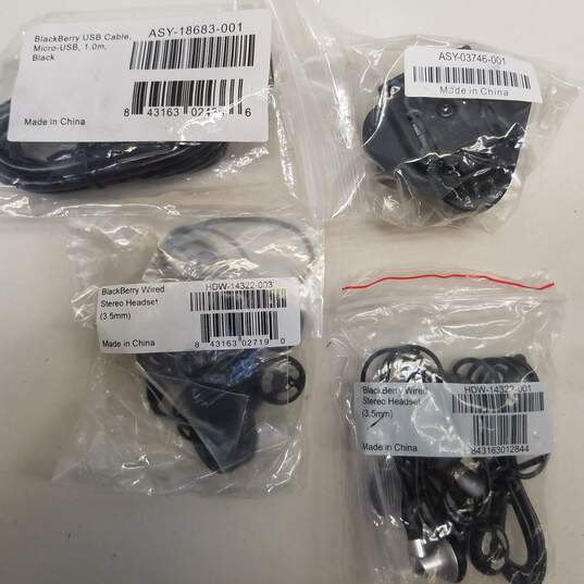 BlackBerry Assorted Wired and Plugs Lot of 12 image number 11