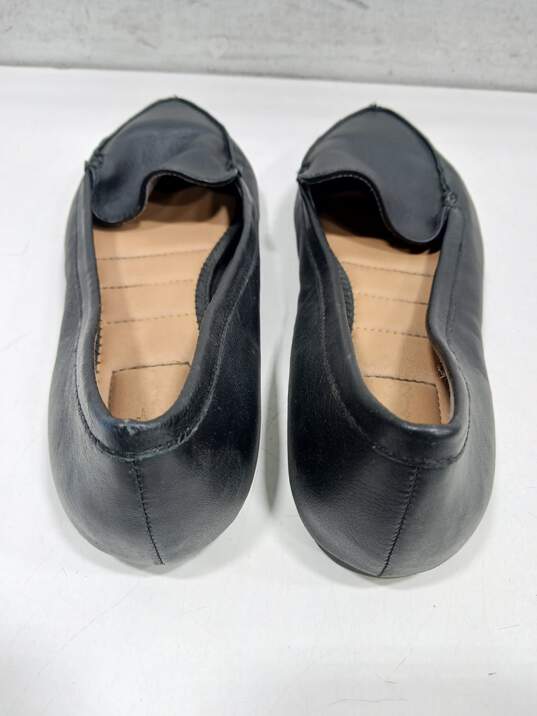 Women's Me Too Flats Black Size 8.5 image number 2