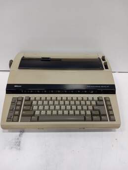 The Electronic Scholar SR2000 Electric Portable Typewriter with Case alternative image