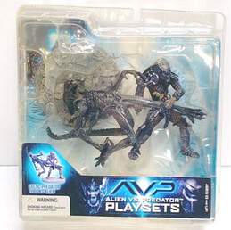2005 McFarlane Toys Alien VS. Predator (Celtic Predator Throws Alien) Playset