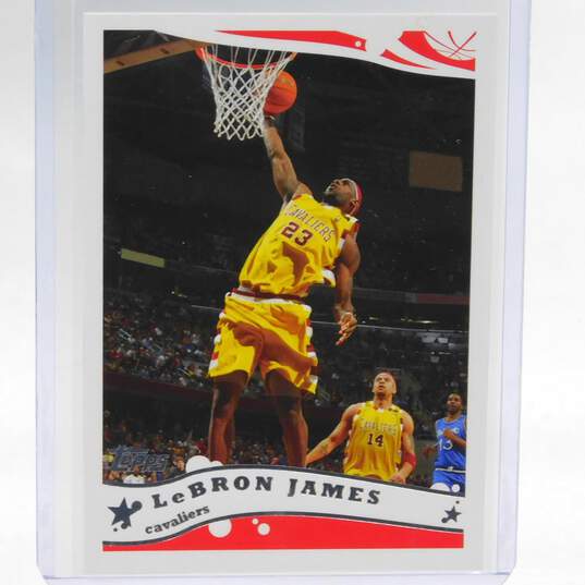 2005-06 LeBron James Topps #200 Cleveland Cavaliers image number 1