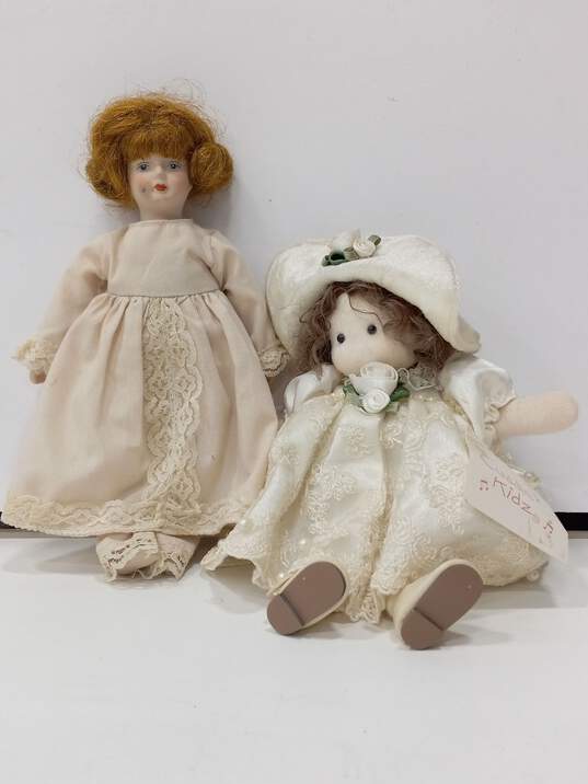 Bundle of 2 Assorted Vintage Mini Dolls image number 1