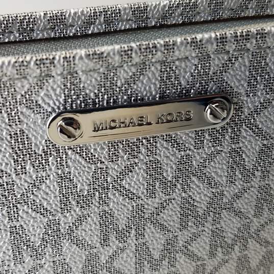 Buy the Michael Kors Belt bag Cambodia Silver | GoodwillFinds