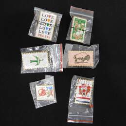 VNTG Jayne Co. Brand Various Postage Stamp Shaped Pins (Set of 34) alternative image