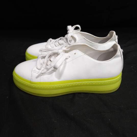 Women's White & Green Steve Madden Shoes Size 7.5 image number 3