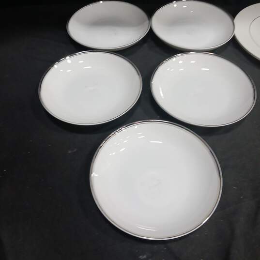 Bundle of 4 Yorktown & 9 Fukagawa Plates With Pier 1 Gravy Server image number 3