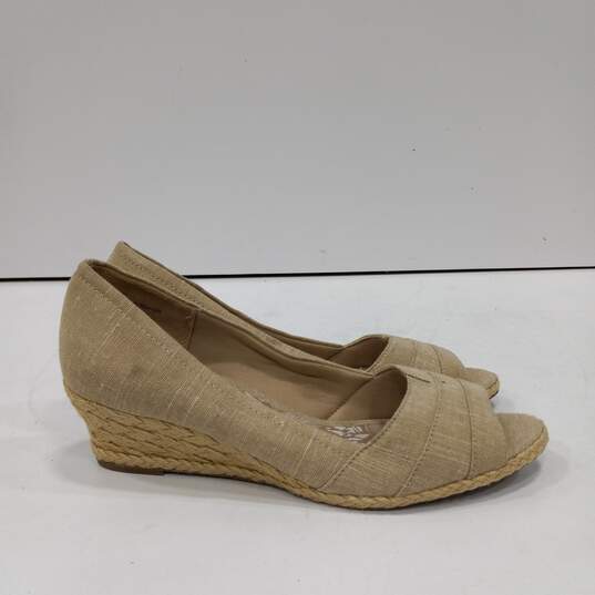 Buy the Women's Tan Coach & Four Size 8.5 | GoodwillFinds