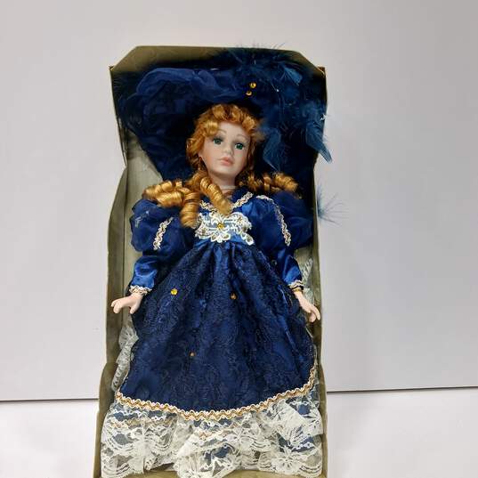 Collectible Memories Victorian Collection Genuine Porcelain Doll image number 5
