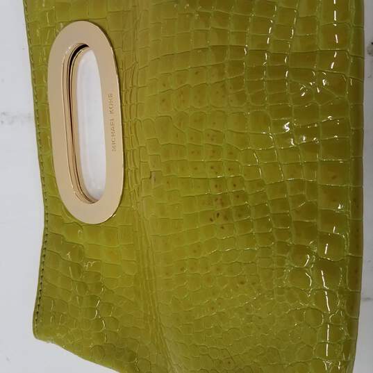 Buy the Michael Kors Green Synthetic Lizard Tote Bag Handbag Clutch Purse |  GoodwillFinds