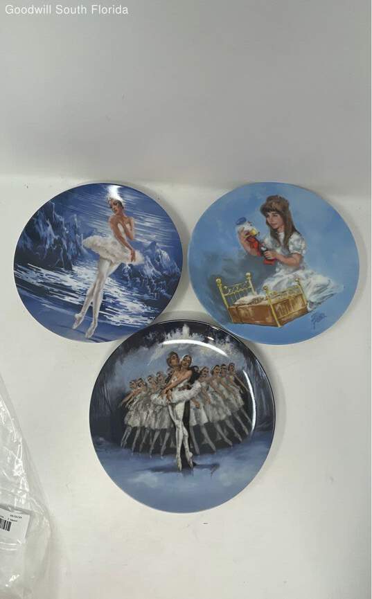 California Porcelain & Bronze Inc 3 Decor Collector Plates image number 1