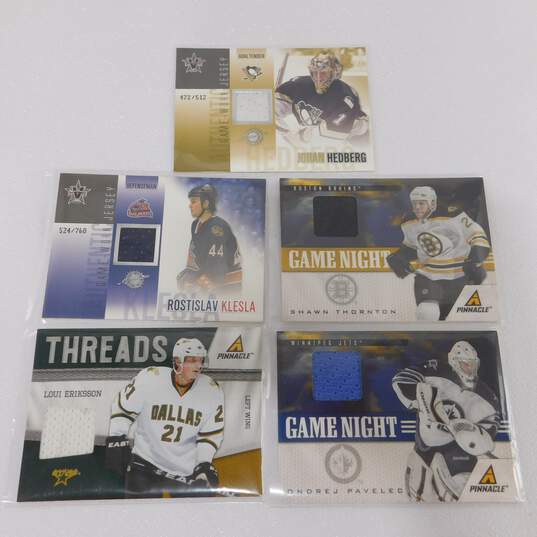 5 Game Used Hockey Memorabilia Trading Cards image number 1