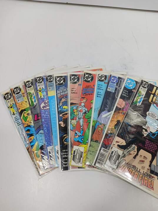 Bundle of 12 DC Comics Justice League Comic Books image number 2