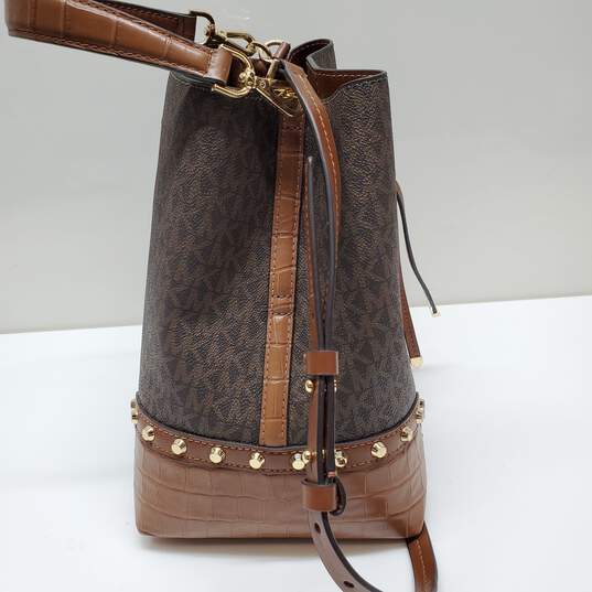 Michael Kors Mercer Gallery Medium Convertible Bucket Shoulder Bag image number 2