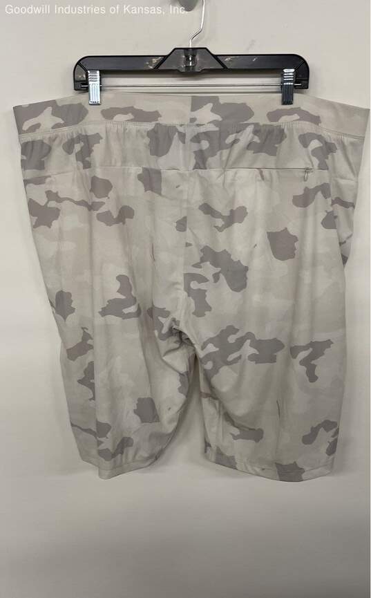 Kenneth Cole Gray/Camo Shorts - Size 3X image number 2