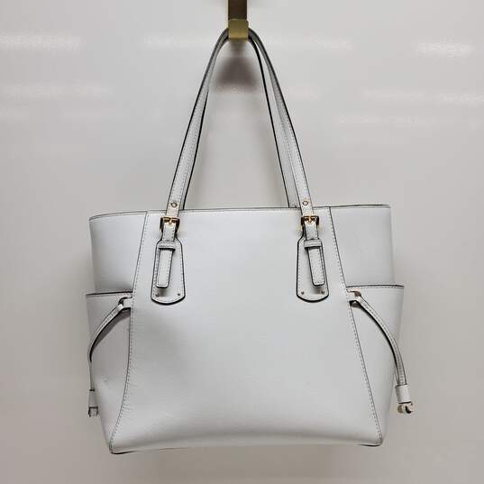 Michael Kors Women's Leather White Shoulder Handbag 16in x 7in x 11in, Used image number 2