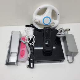 Nintendo Wii Home Console W/Accessories