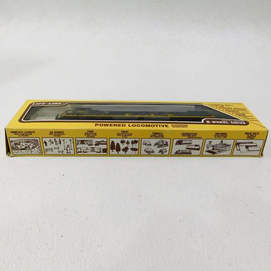 Life-Like HO Scale # 8332 Santa Fe Powered Locomotive w/ Working Headlight #6682 image number 3