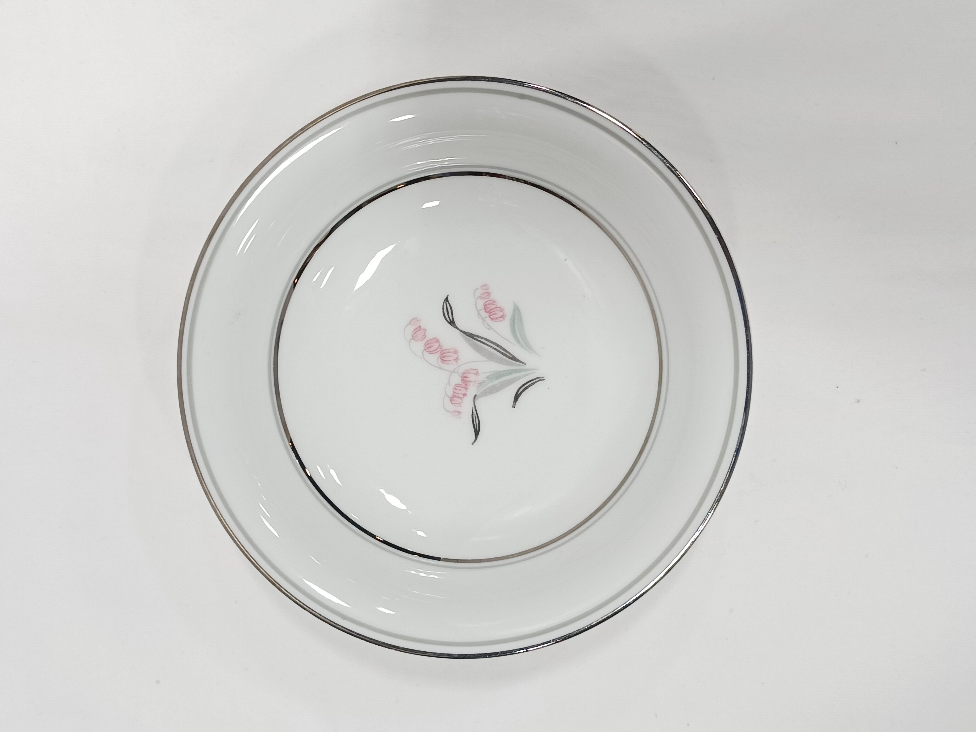 Buy the Bundle Of Noritake China 2 Small Bowls And 2 Saucers | GoodwillFinds