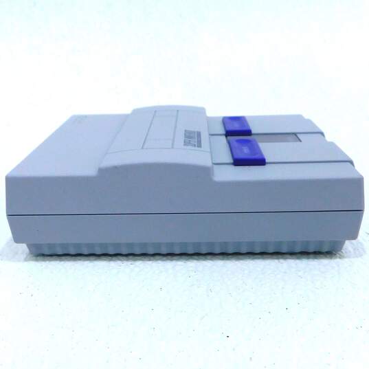 SNES Super Nintendo Classic Edition image number 6