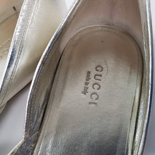 Buy the Gucci Silver Metallic Leather Open Toe Flats Women's Size 9 ...