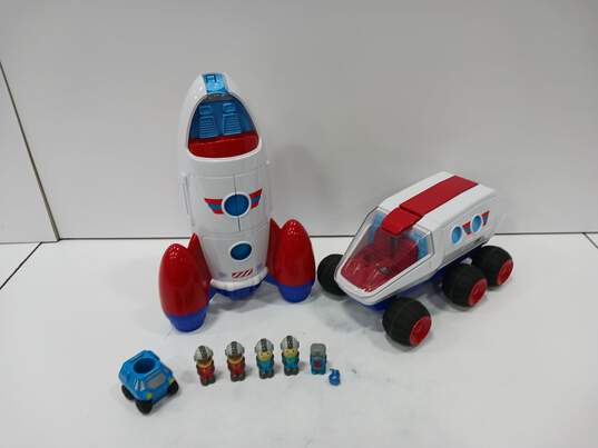 Lakeshore Rocket Ship & Shuttle Playset w/Figures Assorted Lot image number 1