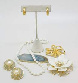Vintage Emmons Faux Pearls Gold Tone Pinwheel Cluster Brooch