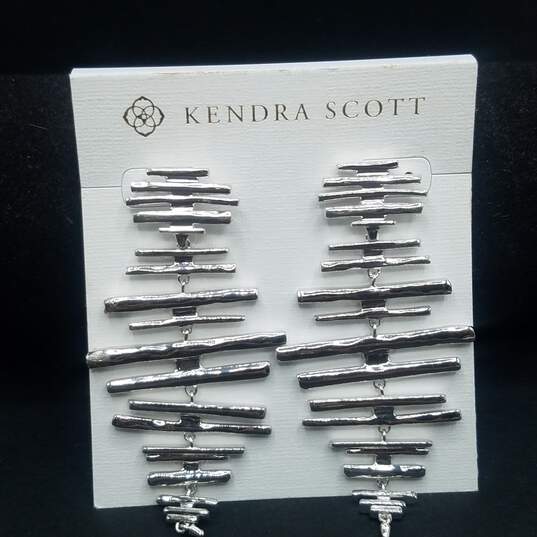 Kendra Scott W / Tag Silver Tone Dangle Earrings 23.2g image number 3